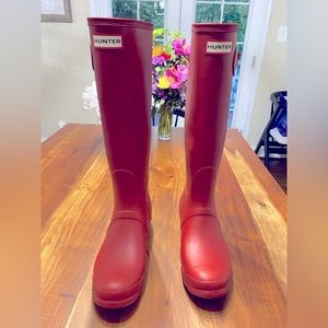 Hunter High Matte Red Boots - Woman's Size 9